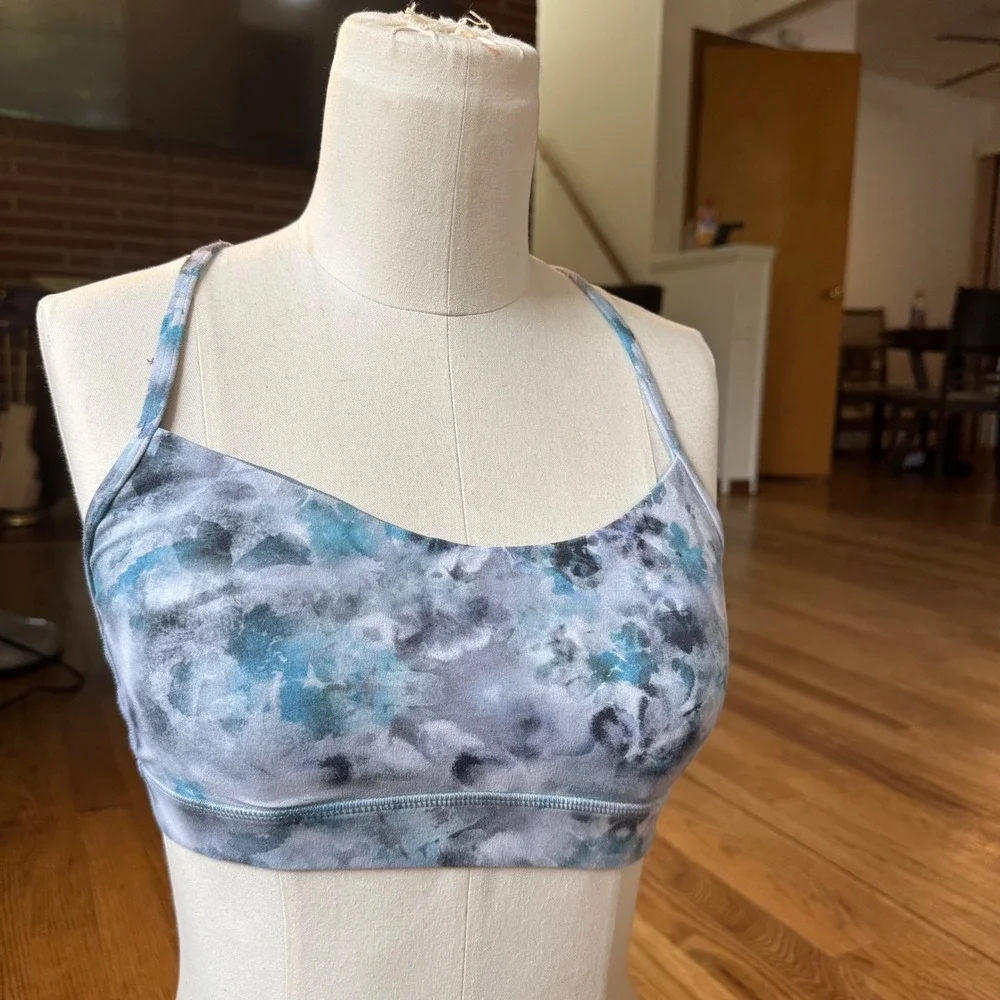 Lululemon Flow Y Bra Size 4 Blue Grey Watercolor Tie Dye Racerback Sports Bra
